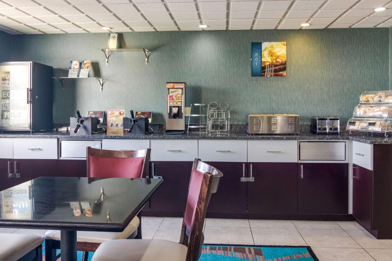 Best Western Dutch Valley Inn New Philadelphia Extérieur photo