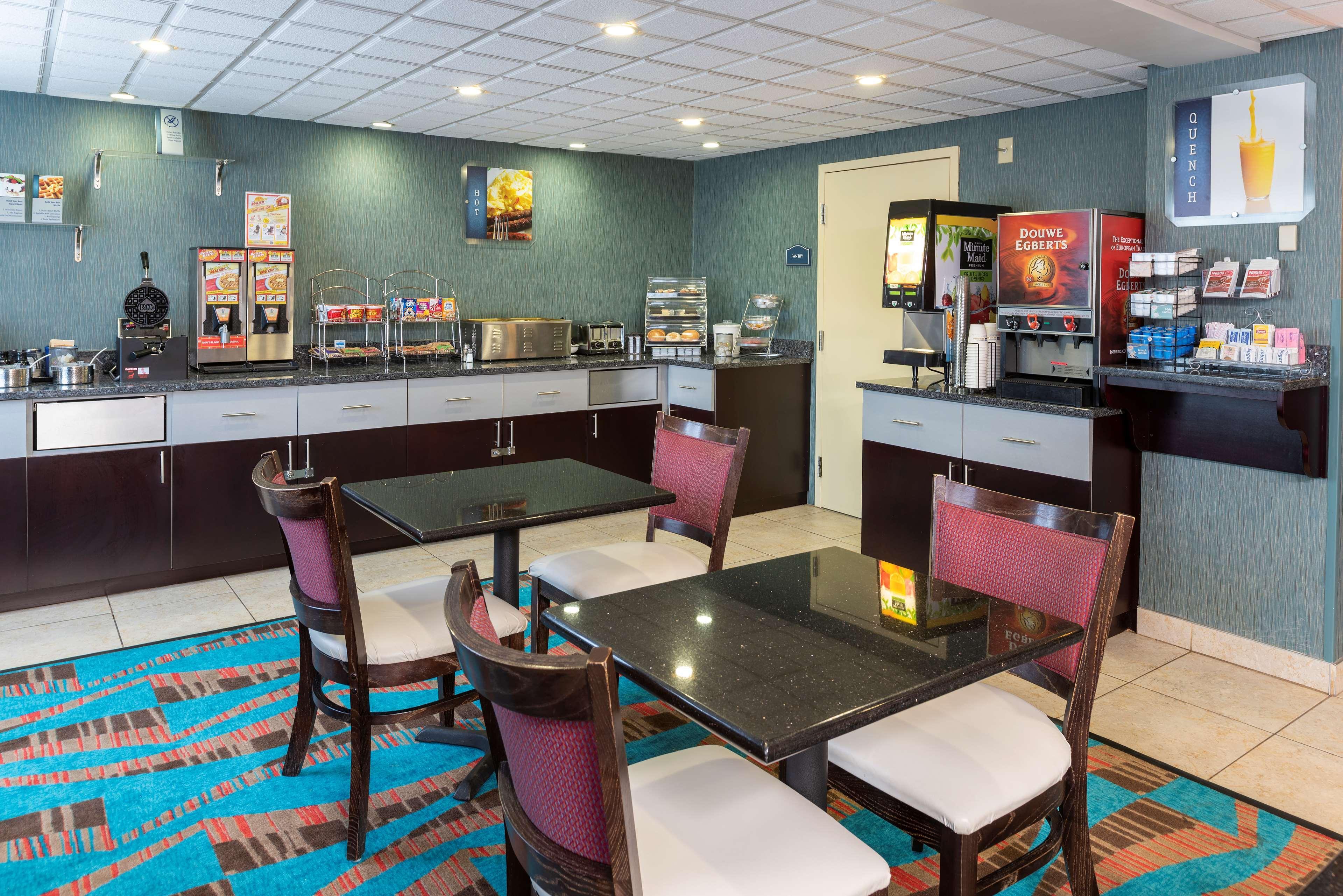 Best Western Dutch Valley Inn New Philadelphia Extérieur photo